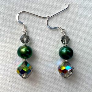 Freshwater pearls and Litmus crystals beads earrings. 1.5in Sterling Silver